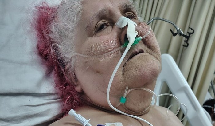 Muito doente, idosa pede socorro para ter onde morar