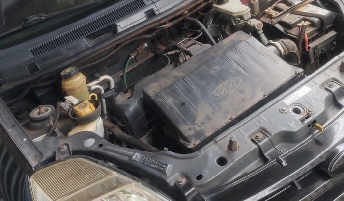 Apoiando a prof a colocar o carro de volta na rodagem 🚗🔧