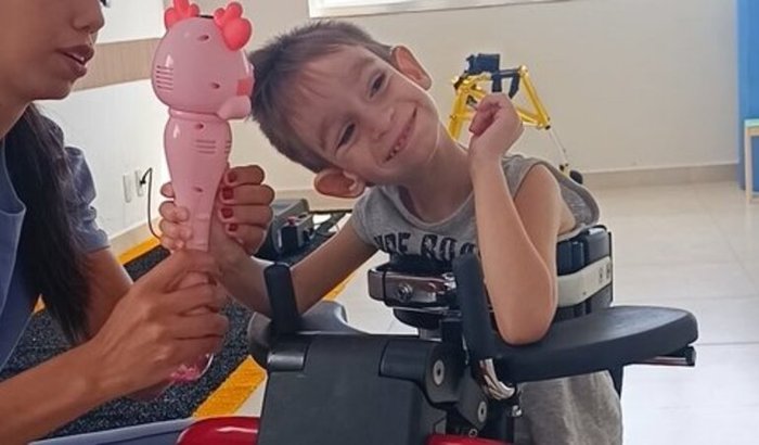 Ajude o Arthur a Continuar Lutando: Terapias Salvam
