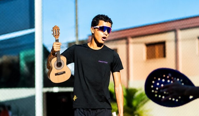 Cavaquinho novo para o Titi
