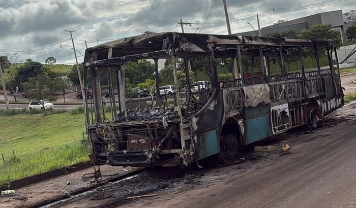O fogo levou seu ônibus. Nossa união pode trazer esperança!
