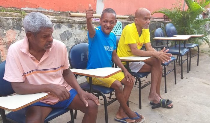 Ajude a casa de apoio Deus é fiel resgatando moradores de rua