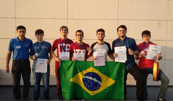 Equipe do ITA na Competição Ibero-americana de Matemática