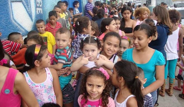 Natal de 100 crianças carentes em Taubaté 