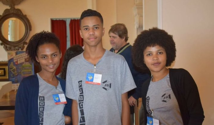 Equipe de Robótica do Morro do Castro - Niterói - RJ.
