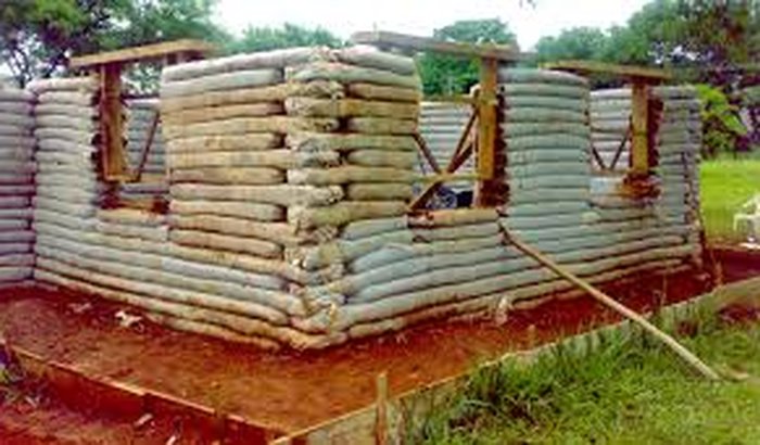 Ajude a construir minha casa e de minha família com superadobe.