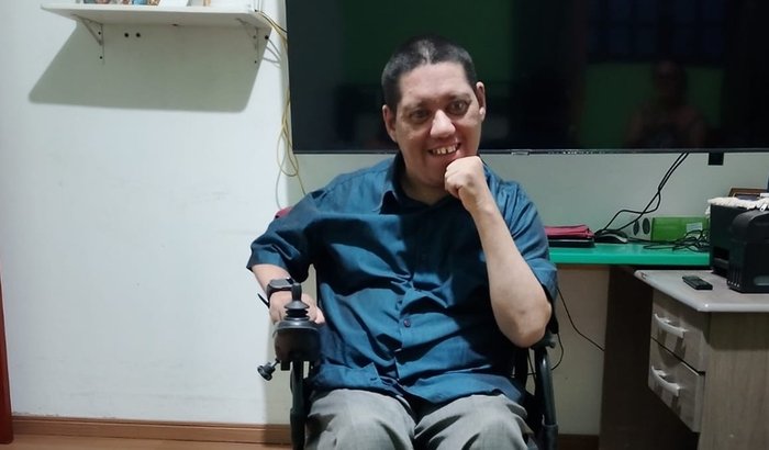 Ajude o Rafael a ter mais segurança e autonomia.