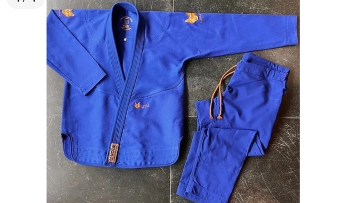 Comprar um kimono de jiu-jitsu de presente pro sensei Rogério 