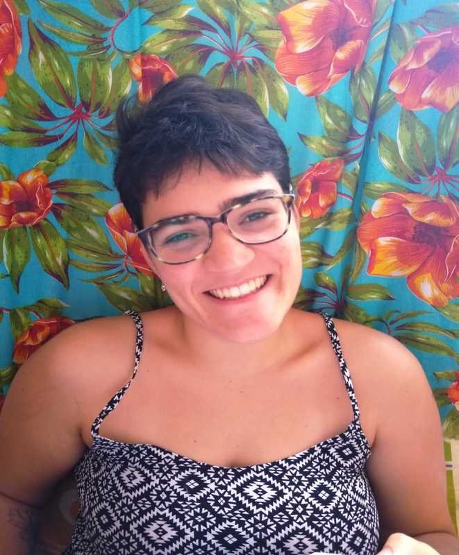imagem da vaquinha Livros pro TCC: AJUDA A MENINA A FORMAR 