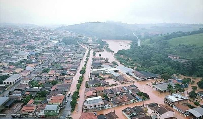 Ajuda aos afetados pela enchente em Poço Fundo
