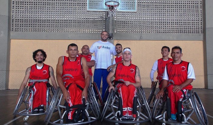 SOS Paradesporto-Cadeira de rodas para basquete
