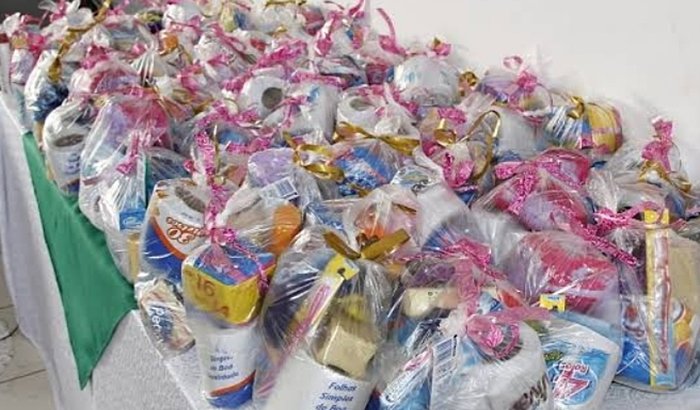 Kit higiene e mantimentos para moradores de rua ..